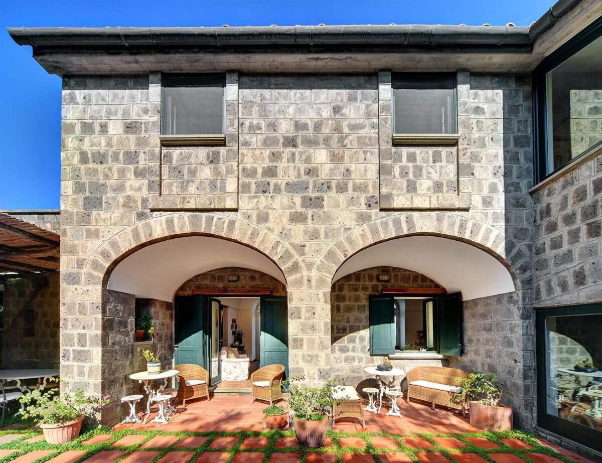 Fondo Turiello Villa Gardens Pool And Guest Services Масса-Лубренсе Экстерьер фото